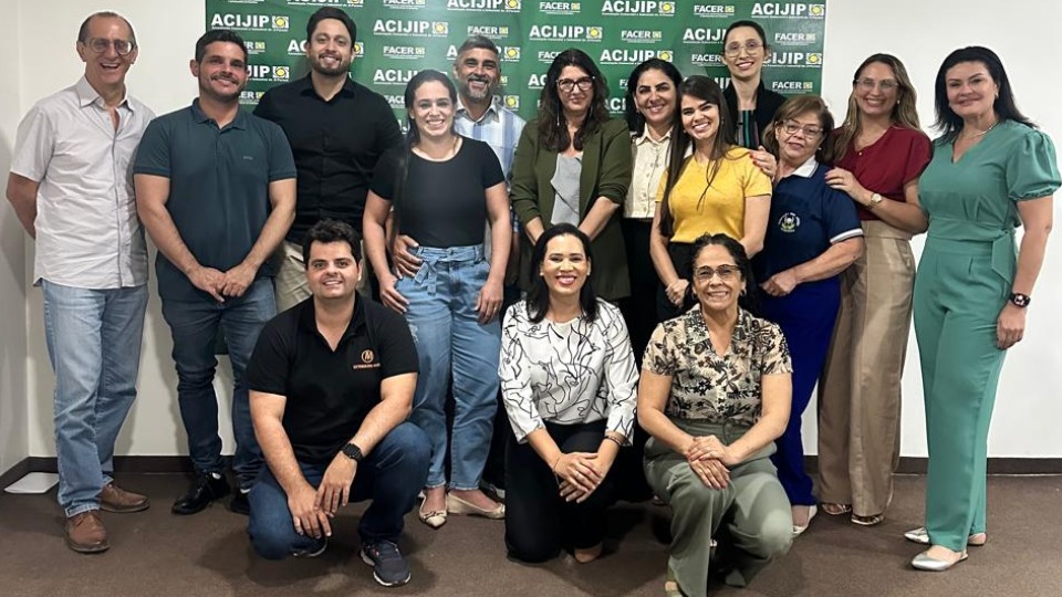 Reunião da diretoria com associados